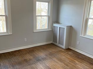 1 16th St #2B, Troy, NY 12180