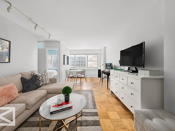 2nd image of 153 E 57th St APT 4G