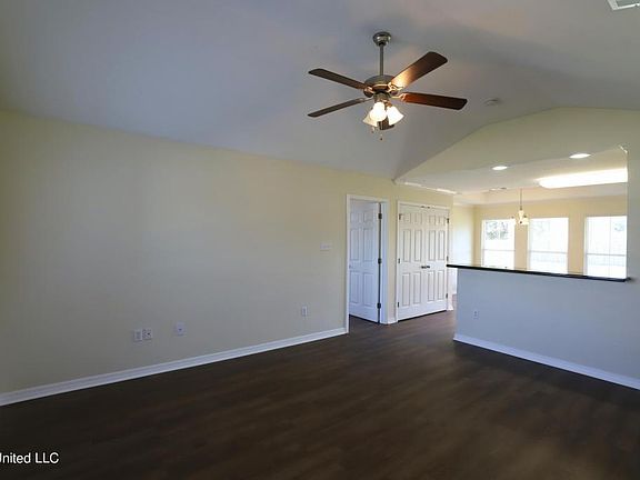 3rd image of 321 Twin Lakes Blvd
