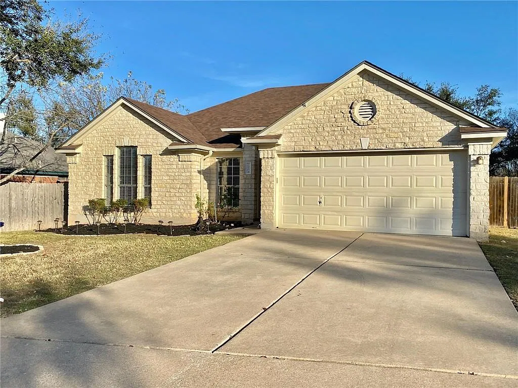 3 bed, 2.0 bath, 1463 sqft, $1,995 — Photo 2