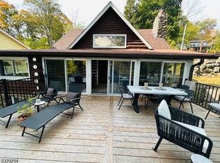 606 Otterhole Rd, West Milford, NJ 07480