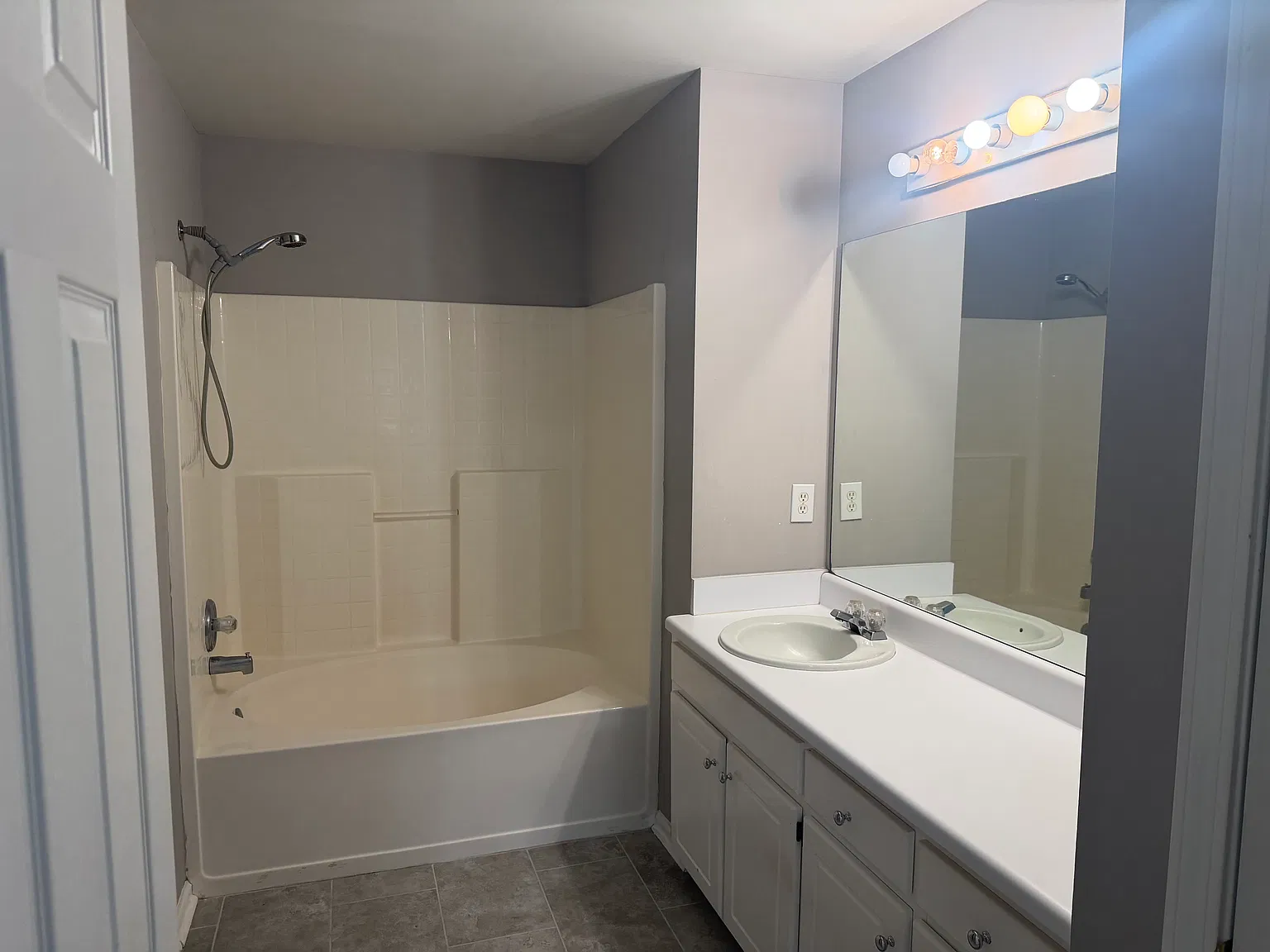 3 bed, 2.5 bath, 1364 sqft, $1,850 — Photo 4
