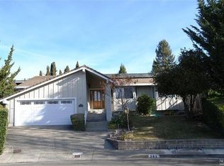 383 Candlelight Dr, Santa Rosa, CA 95403