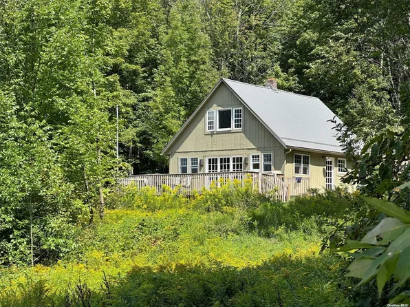 2621 Sallys Alley, Out Of Area Town, NY 12421