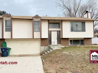 9207 S Laura Anne Way, Sandy, UT 84094