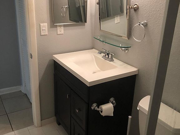 2nd image of 5221 S Bayshore Blvd #4