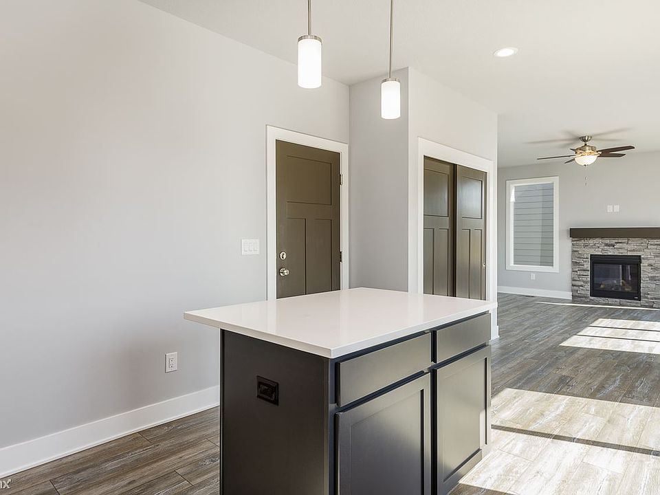 1904 NE Heritage Dr-6