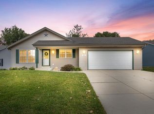 1609 Falcon Dr, Hartford, WI