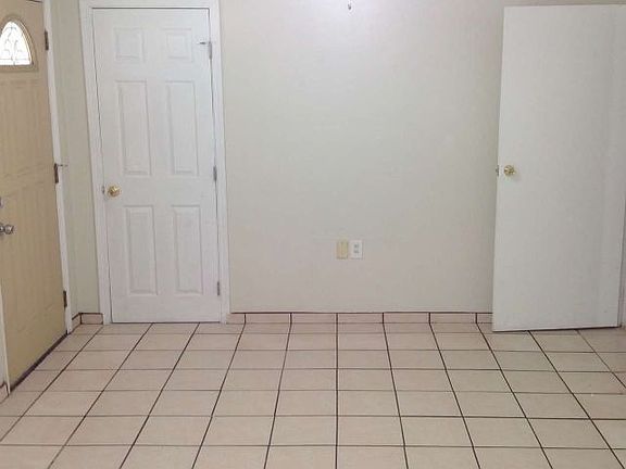 4th image of 2229 Vine Ave
