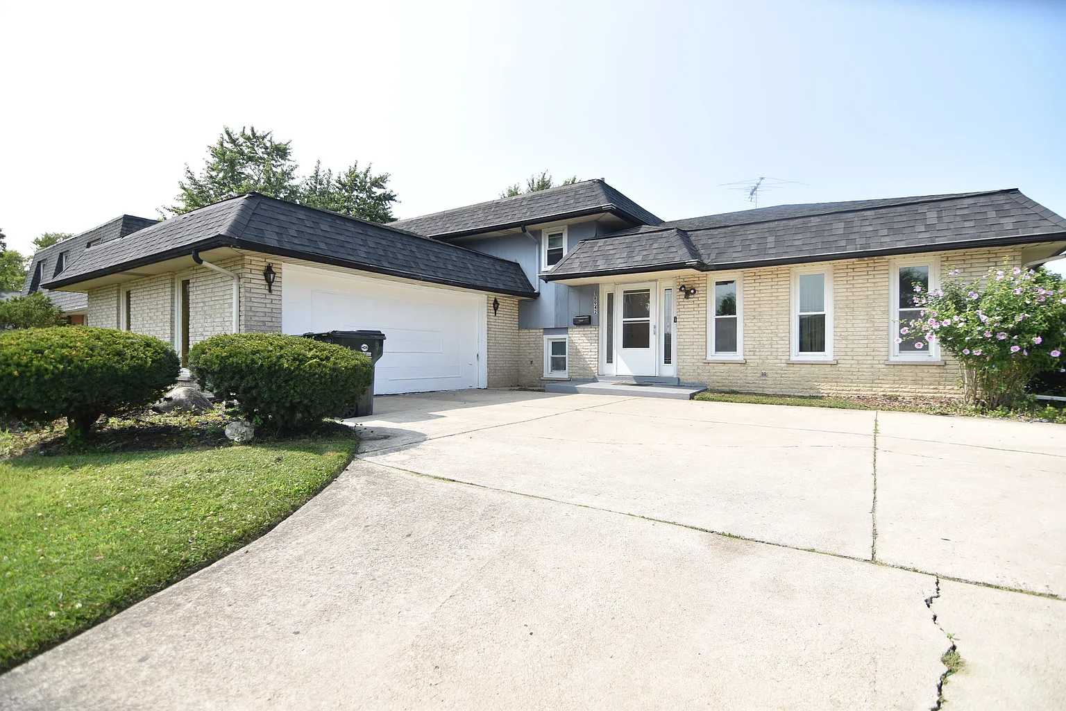 18942 Sharon Ct photo 1