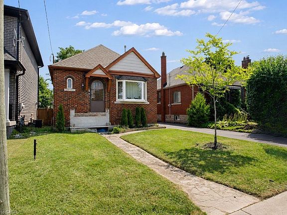 3rd image of 35 Barons Ave S