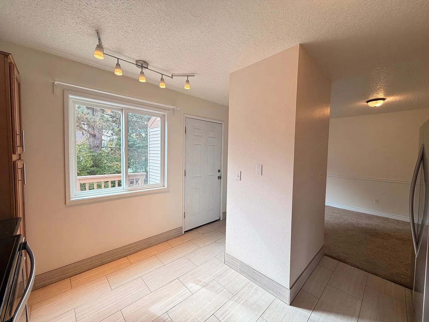 Freshly Painted Upper 2BR with Wood Fireplace and In-Unit Washer/Dryer — Photo 3