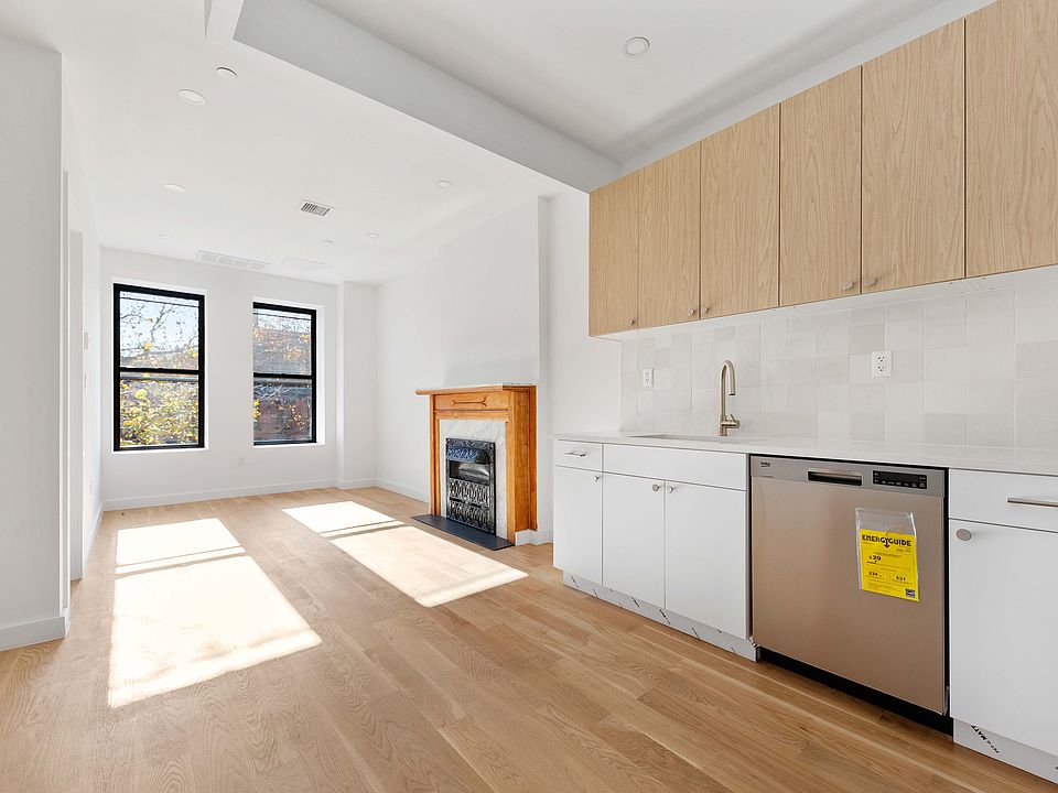 1st image of 329 Halsey St #3