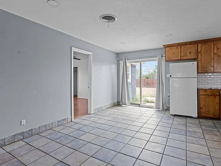 4305 Parkdale Dr — Photo 4