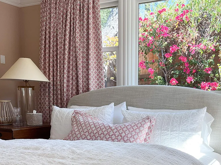 'Garden Bedroom' - King Size bedroom at the back of the house with windows framed with flowering bougainvillea and succulents. Large closet outfitted with hang bar and rod.
This bedroom could also be a great Au Pair or MIL suite or study.