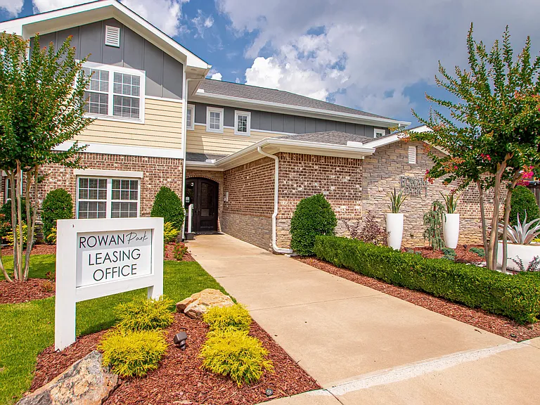 Welcome to a new chapter at Rowan Park, where exceptional customer service awaits to present your new perfect home in Little Rock, Arkansas.