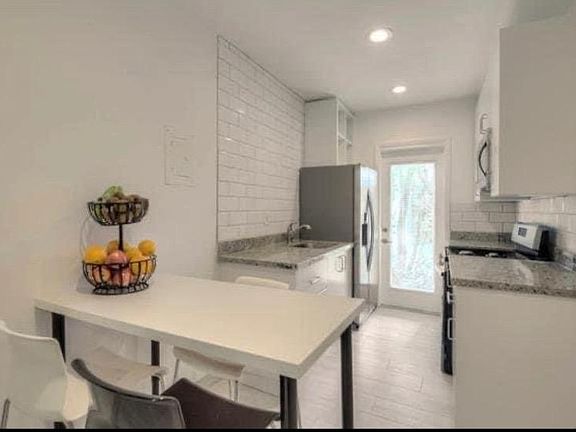 3rd image of 655 Meridian Ave