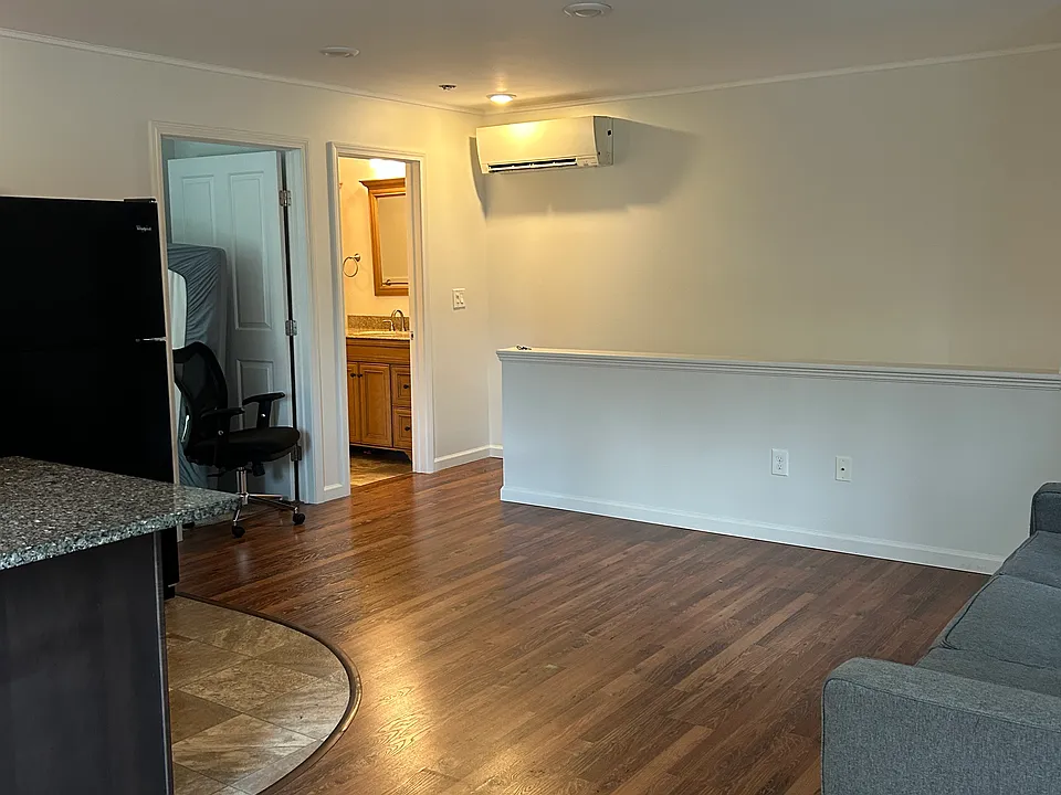 87 Cayuga St