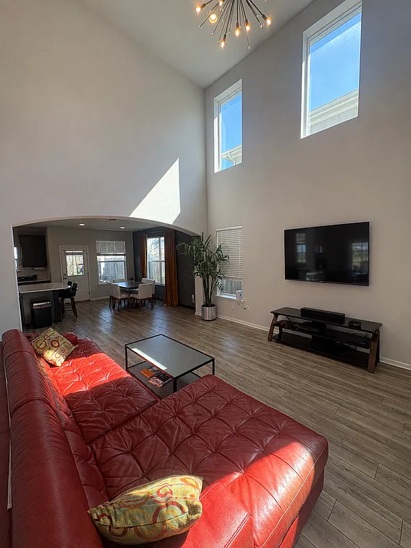 4 bed, 3.5 bath, 2273 sqft, $1,000 — Photo 3