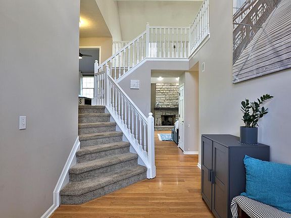 4th image of 729 Stonewater Ct