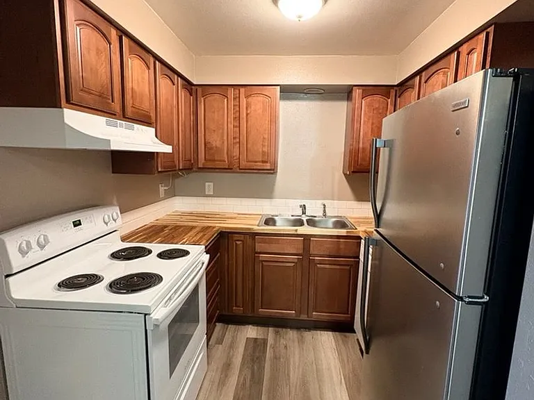 1318 W Mallon Ave — Photo 3