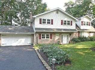6 Lehoy Forest Dr, Leola, PA 17540