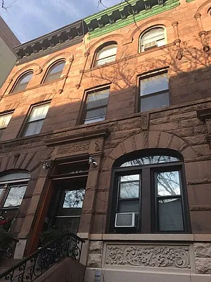 Rented by Perry Associates NYC Inc | media 19