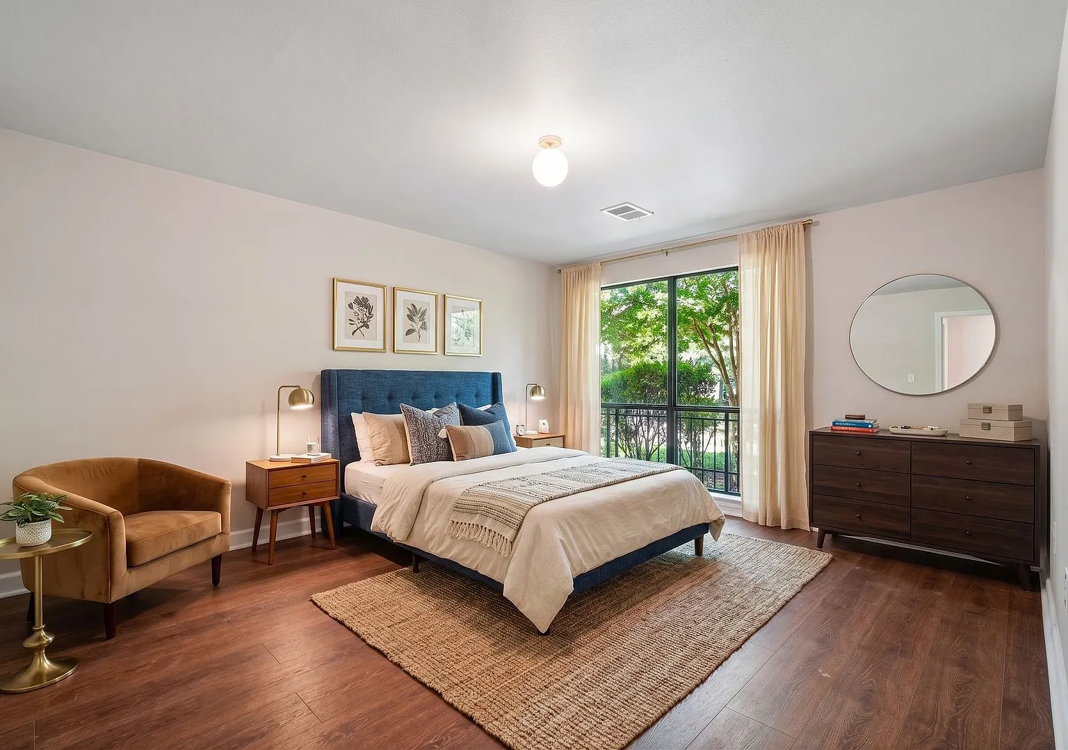 1st Floor Walk-In One Bed One Bath Condo w/ Utilites Included! — Photo 3