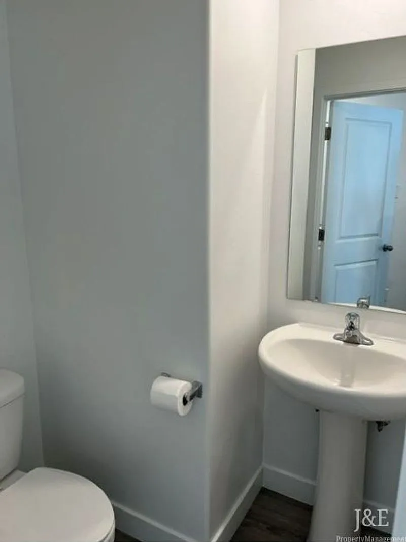 New 3 Bd **Immaculate Condition** — Photo 4