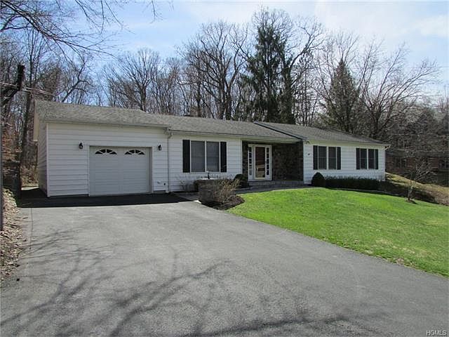 1st image of 5 Stonybrook Dr