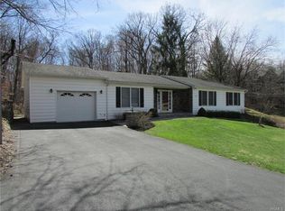 5 Stonybrook Dr, Cornwall, NY 12518