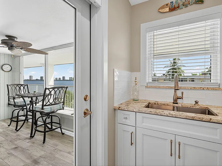 110 Shore Ct #301 — Photo 14