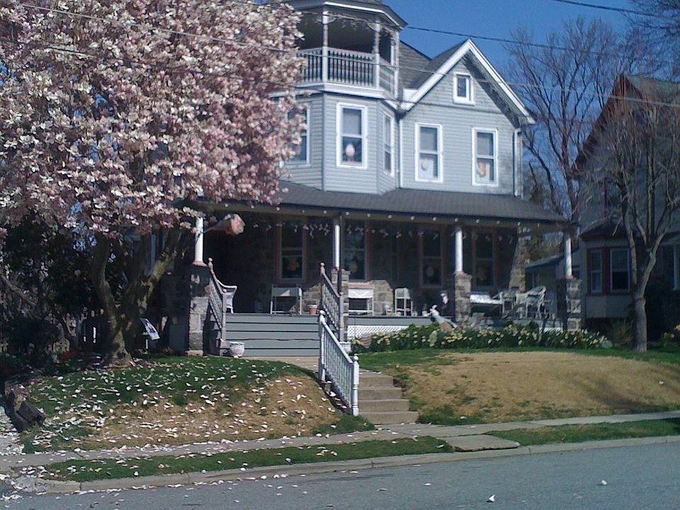 2nd image of 21 W Hinckley Ave