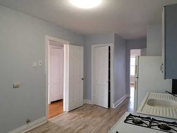 4th image of 218 Claremont Ave APT 3