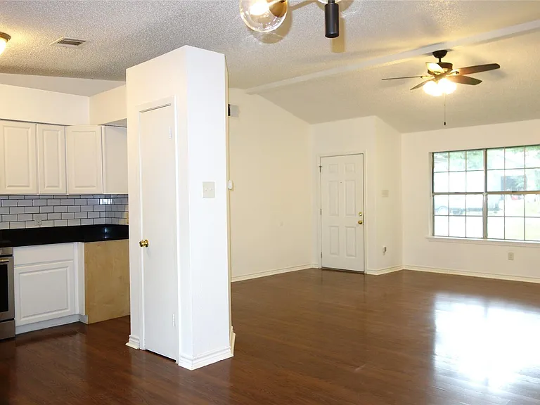 7014 Riverton Dr — Photo 3