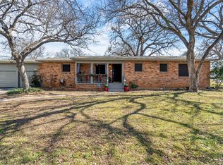 500 Shadowbrook Ln, Hurst, TX 76053