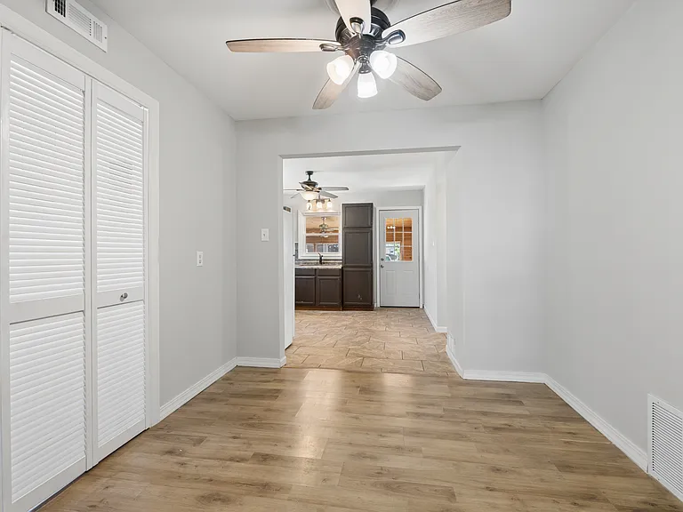 1805 Kelly Ave — Photo 3