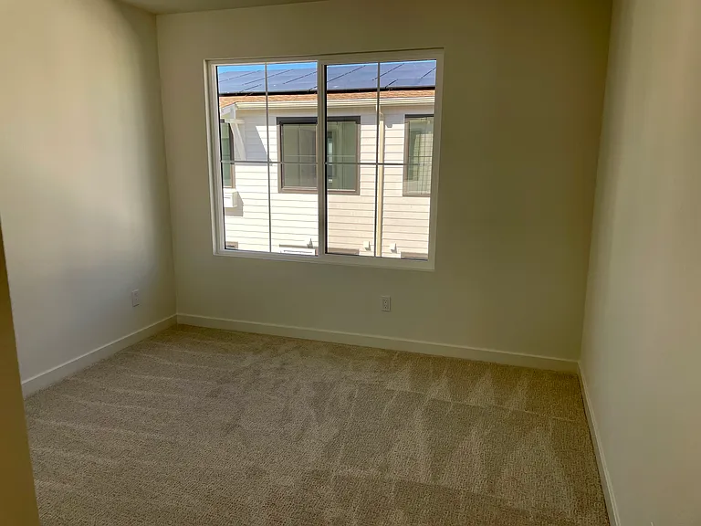 2577 Delphinium Ln — Photo 10