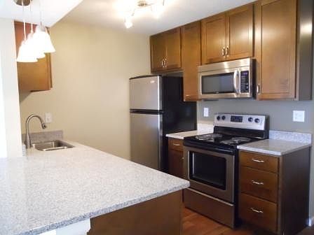 4th image of 1140 Town Centre Dr APT 5