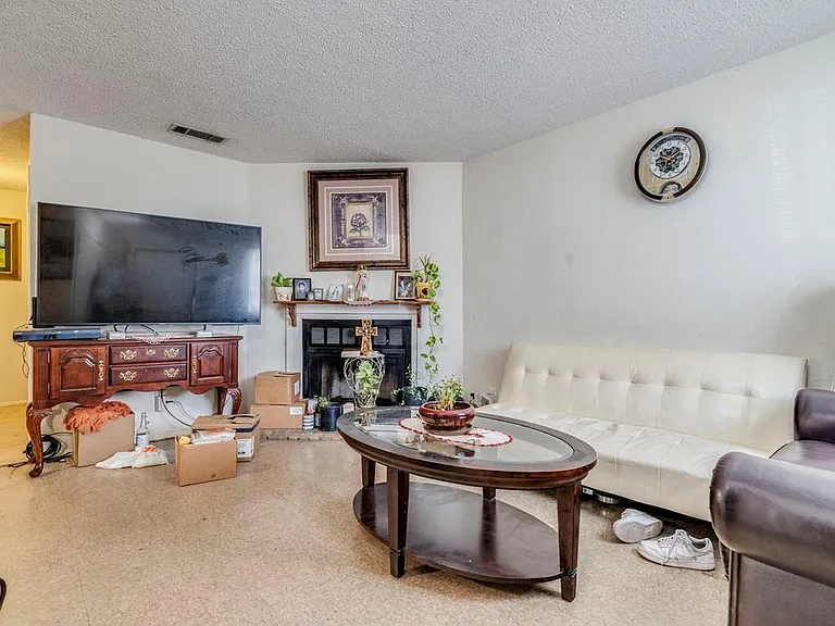 6105 Ada Ct — Photo 2