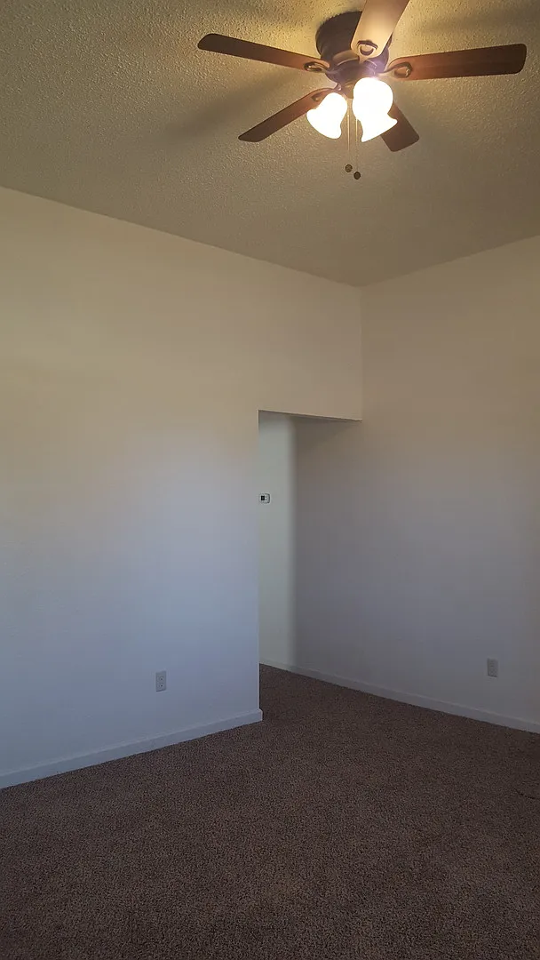908 E Main St — Photo 3