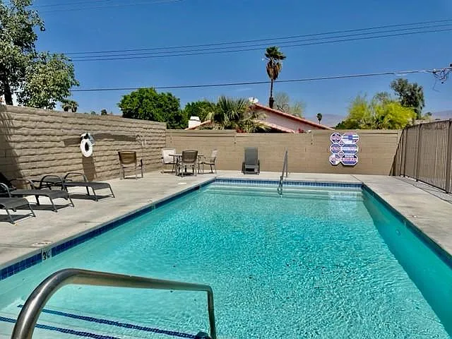 3 bed, $2,495 — Photo 2
