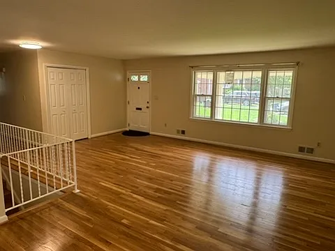 6 bed, 3.0 bath, 2665 sqft, $3,500 — Photo 2