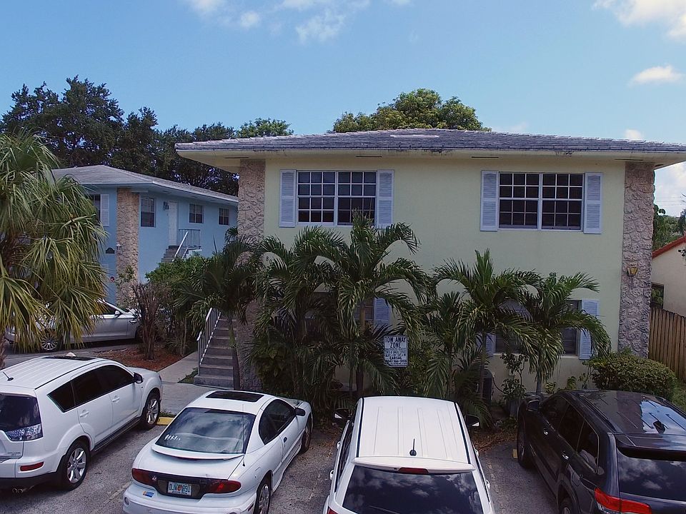 1st image of 804 SE 13th St