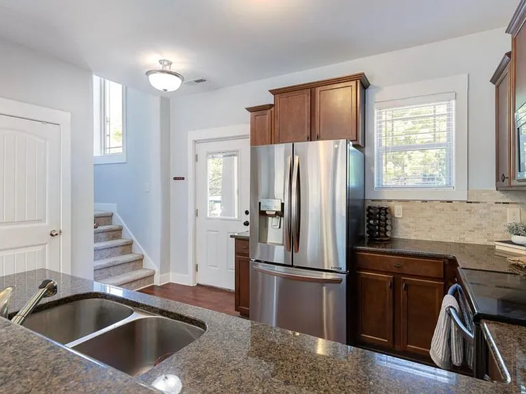 3829 Glenhaven Rd — Photo 2