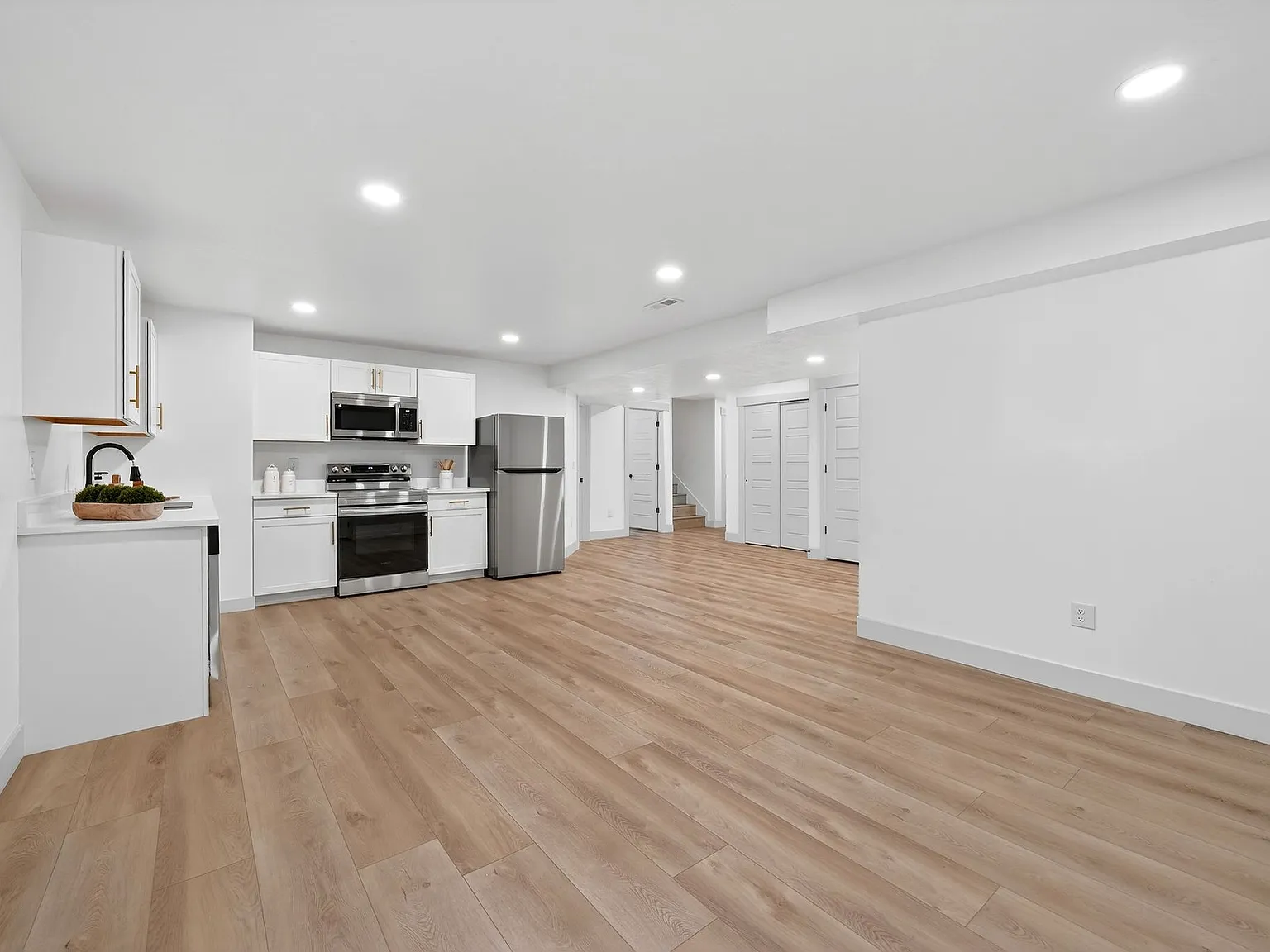 2 bed, 1200 sqft, $1,600 — Photo 2