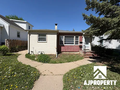 633 N Menlo Ave Photo 1