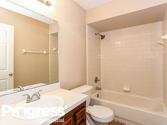 4th image of 3034 Caroline Crest Dr E