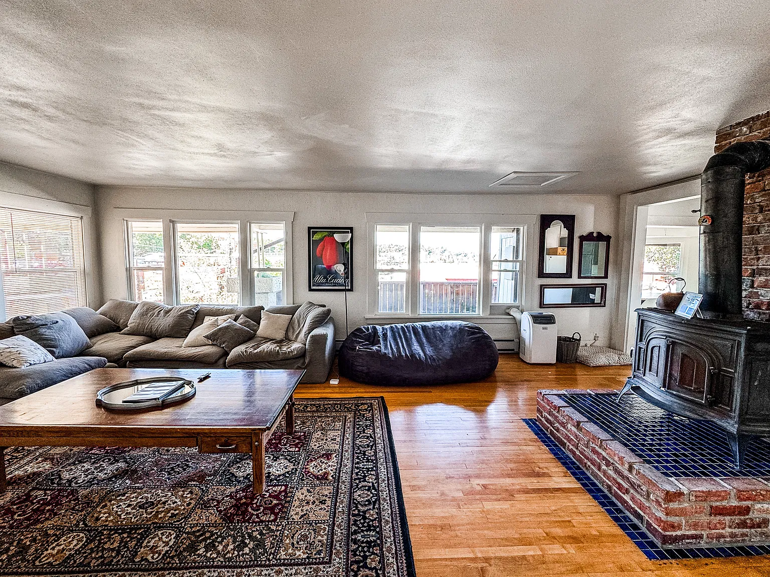 3 bed, $2,500 — Photo 1