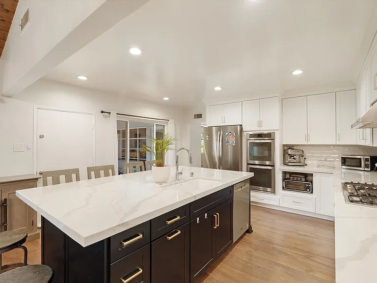 5040 Gould Ave — Photo 12